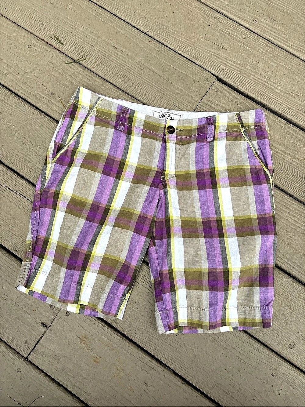 OLD NAVY Perfect Bermudas Plaid Bermuda Shorts in Purple & White, Size 6